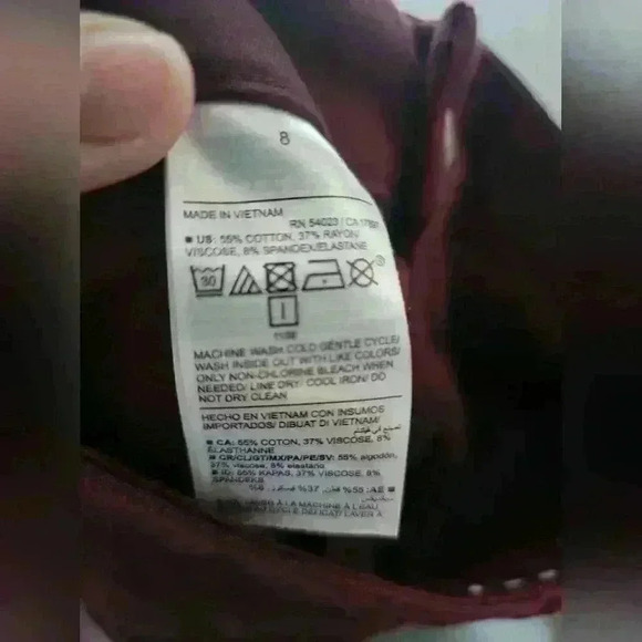 Old Navy high-rise Pixie secret smooth pockets. Burgundy size 8. - Picture 3 of 5